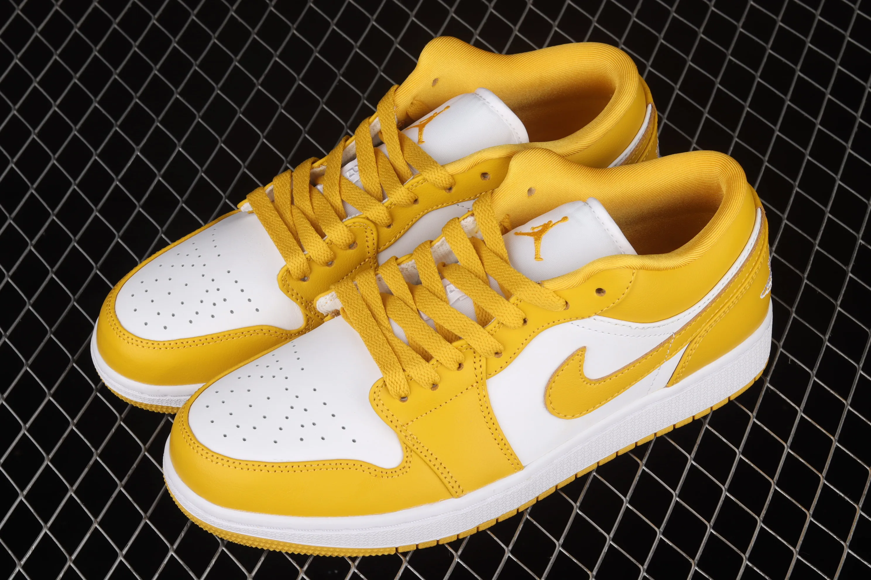 All categories Air Jordan Jordan series basketball shoes Air Jordan 1 Low Air Jordan 1 Low AJ1 Joe 1 white and yellow low-top cultural and leisure sports sneakers 553558-171